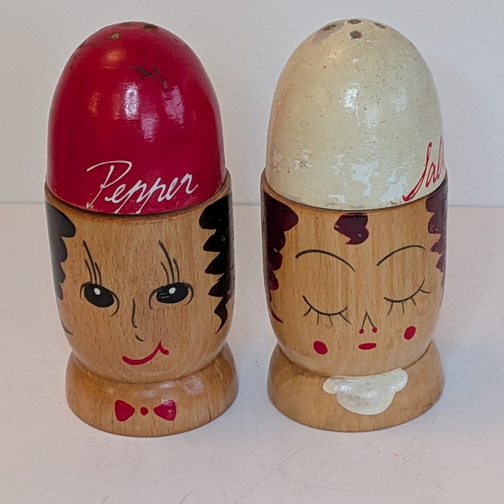 Vtg Wooden Anthropomorphic Boy and Girl Salt and Pepper Shakers Screw Top READ